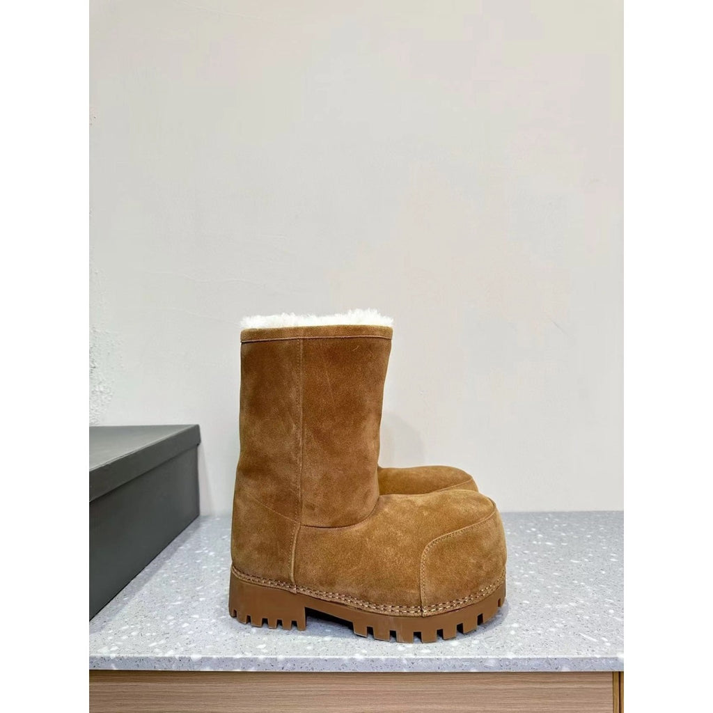 Balenciaga Beige Alaskan boots