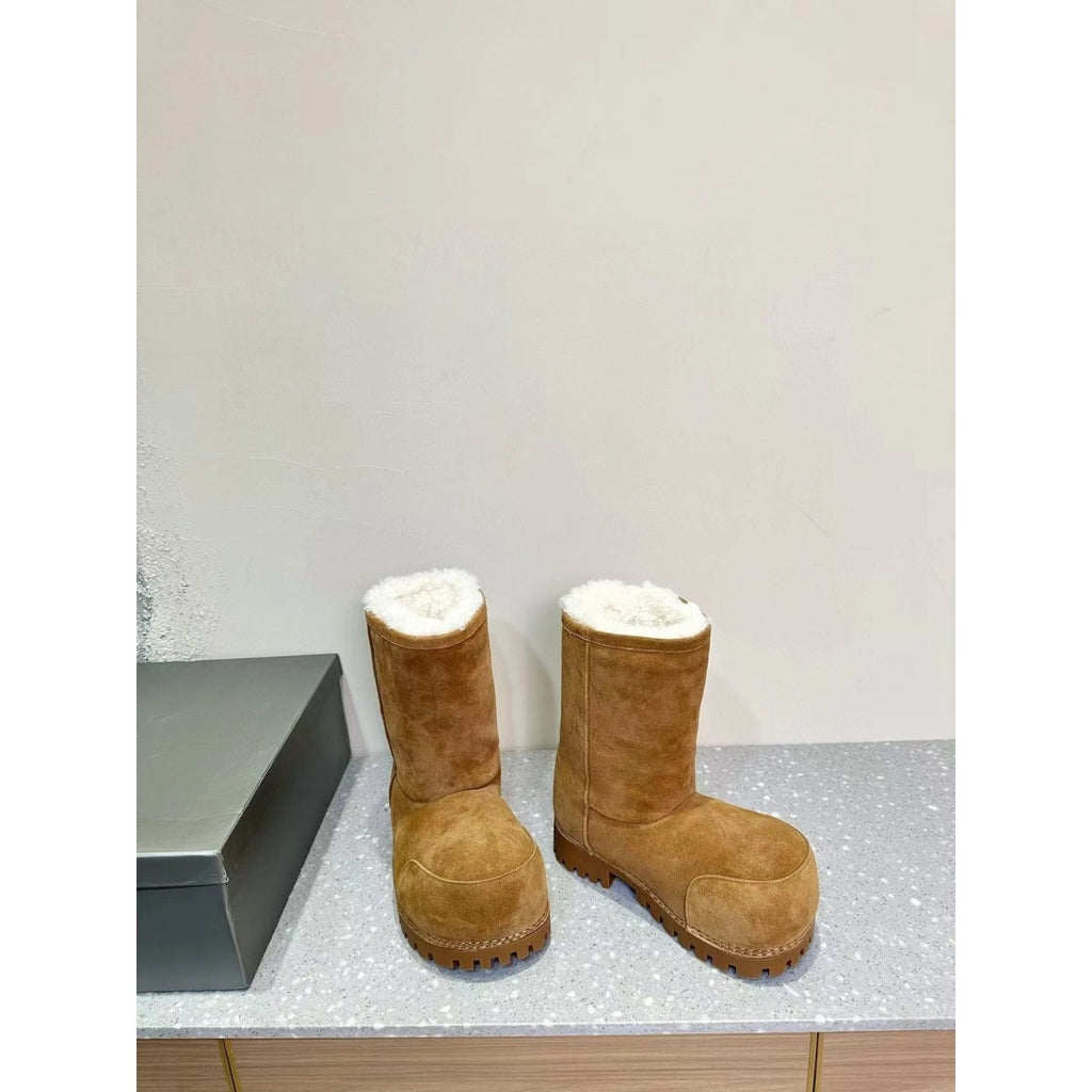Balenciaga Beige Alaskan boots