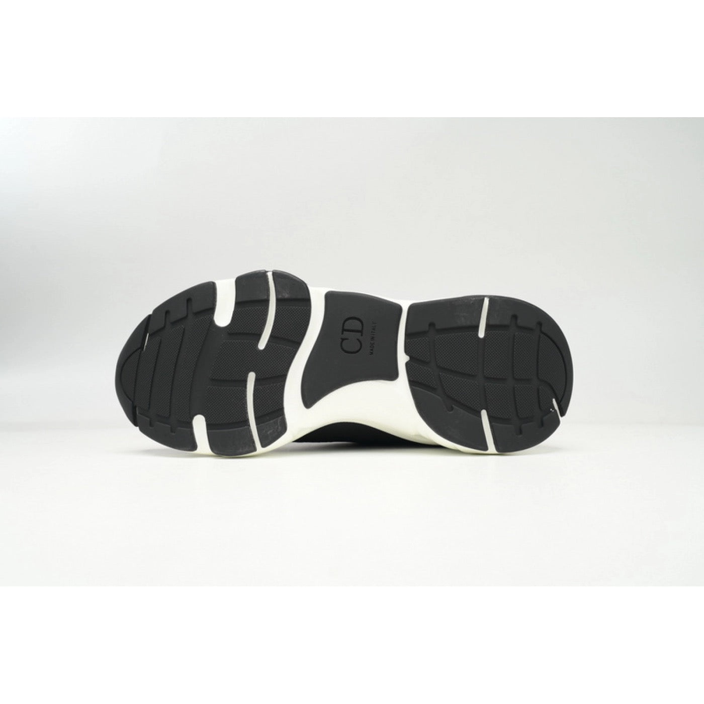 Dior Black and white B22